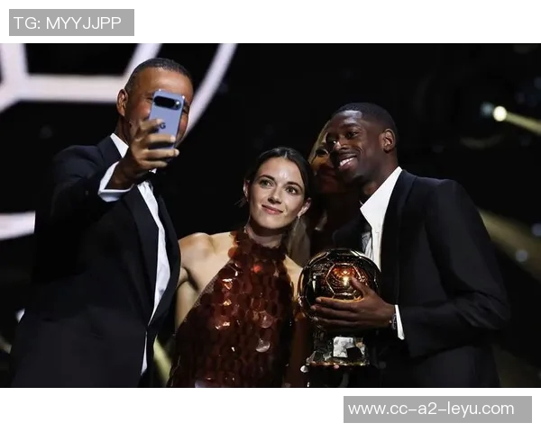 登贝莱荣获家乡城市奖章市长亲自颁发庆祝新科金球奖得主