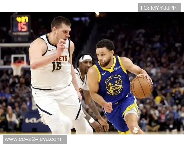 约基奇追平大O成NBA历史单场35分15篮板10助攻纪录的传奇时刻 约基奇追平大O成NBA历史单场35分15篮板10助攻纪录的传奇时刻