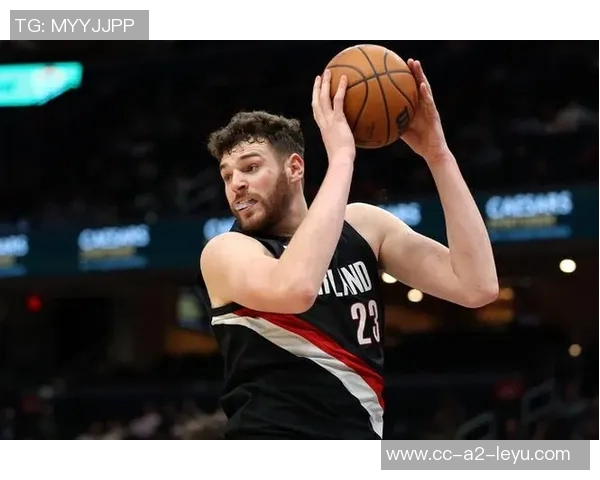 克林根表现出色砍下15分15板5助攻贡献4个前场篮板助力球队胜利